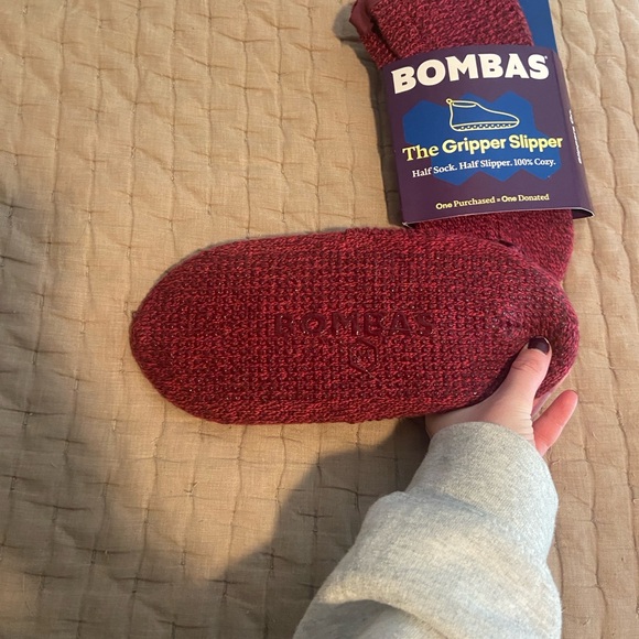 Bombas women's  Maroon Gripper Slipper Socks - Picture 4 of 7